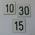 PVC Zahlenmarken Ziffernschilder weiß / schwarz 40/40mm